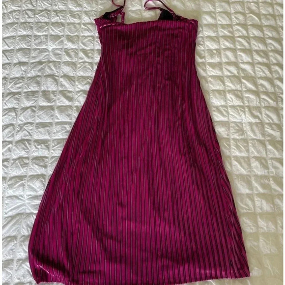 Revolve X House of Harlowe 1960 metallic velour asymmetrical dress - Picture 7 of 7